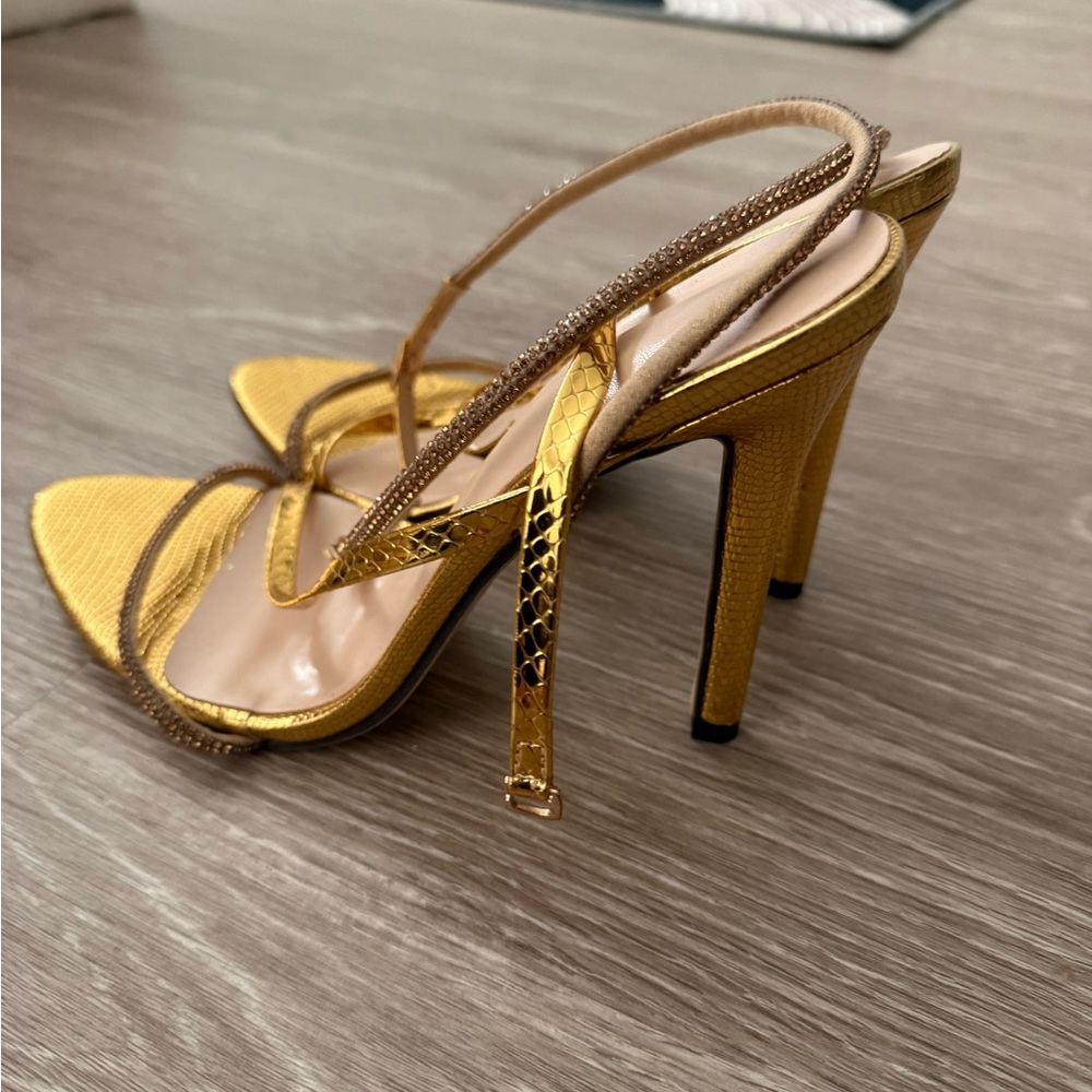Elegant Gold Strappy Heels - Picture 6 of 7